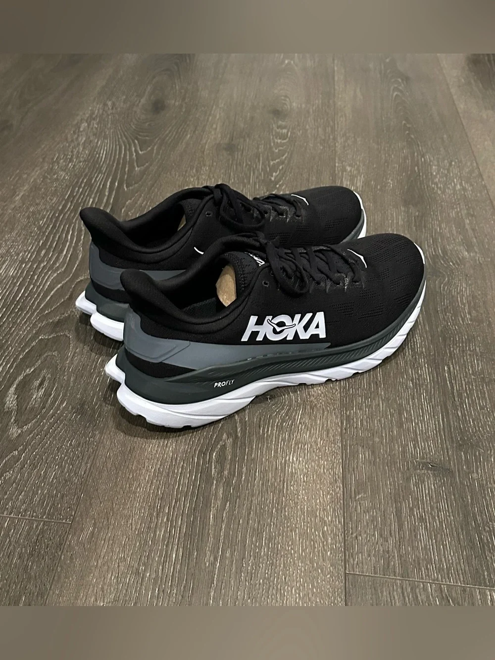 Hoka Mach 4 Men's Black & White Athletic Running Shoes Size 11D